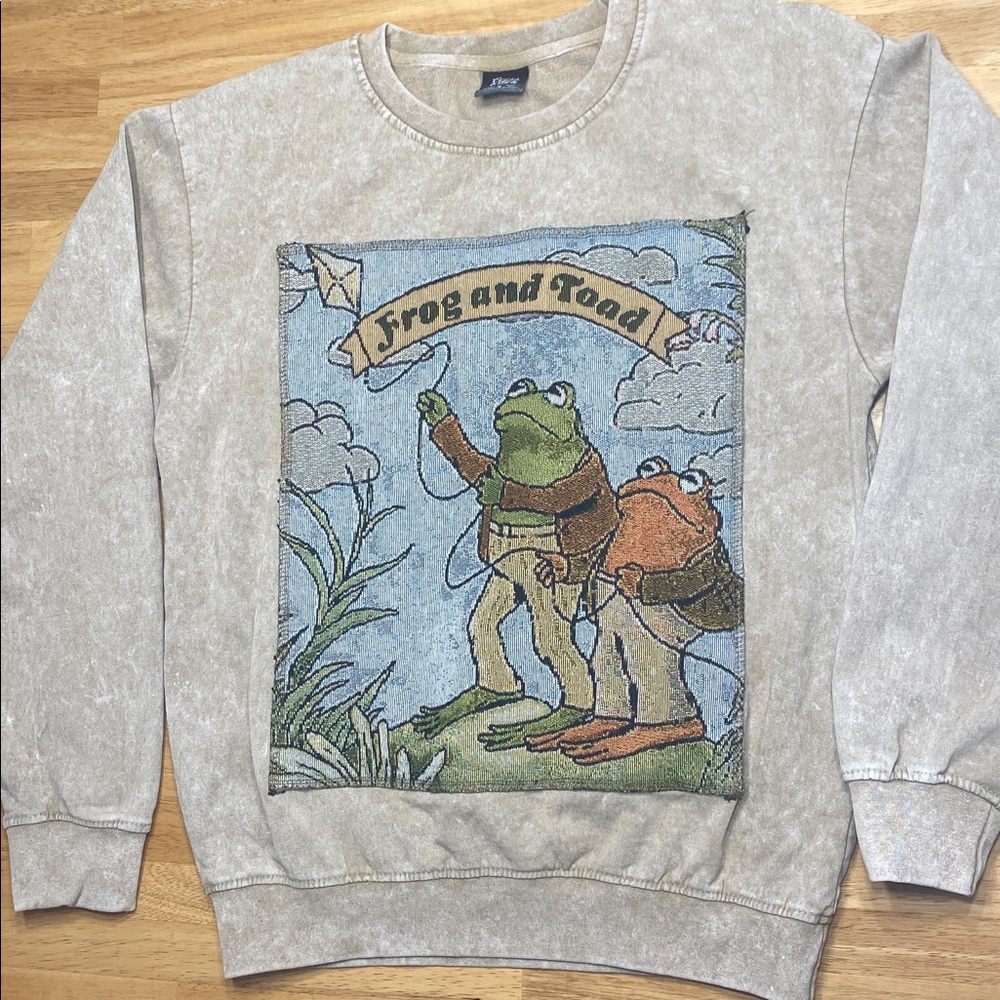 Frog and Toad Tapestry Graphic Crewneck Sweatshirt, Size S, Unique Branding Tag